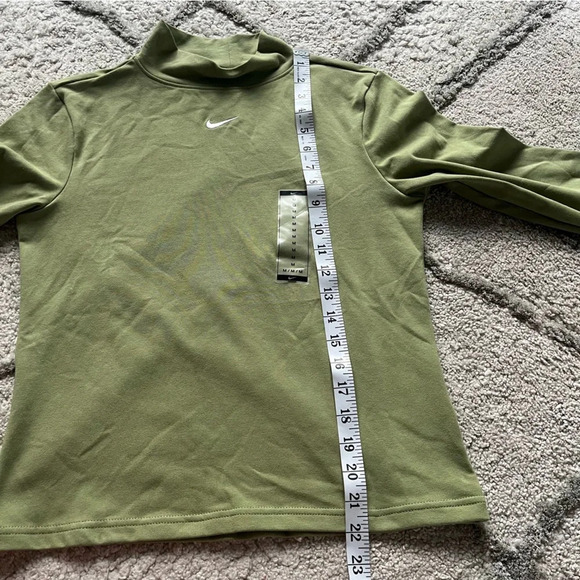 Nike center swoosh moss sage green turtleneck top crop medium new with tags - Picture 5 of 9